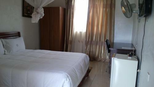 St Lira Hotel