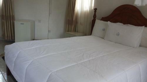 St Lira Hotel