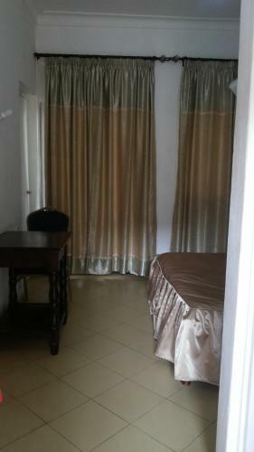 St Lira Hotel