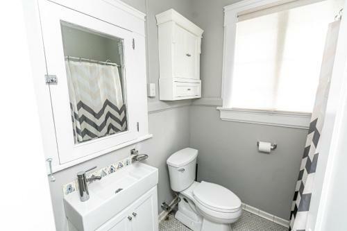 Trendy Lakeview Craftsman