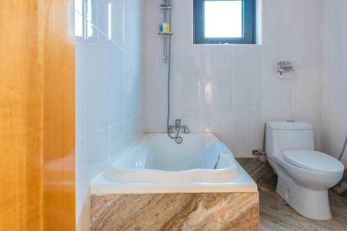 Spacious Apartment In Secure Resort - 46 People
