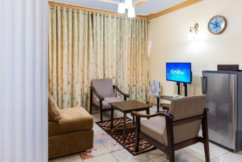 Spacious Apartment In Secure Resort - 46 People