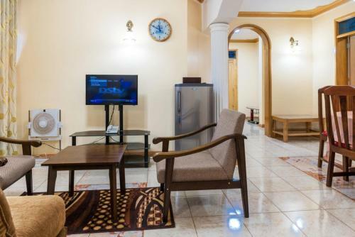 Spacious Apartment In Secure Resort - 46 People