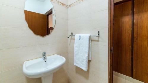 Hostal Room In Bb - Trendy Deluxe Single Rooms In Masaka - 1