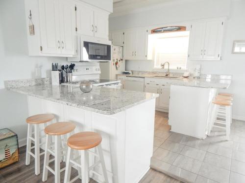 042 North Shore Home