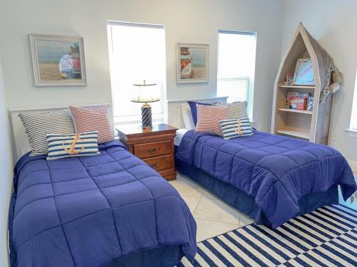 021 Petite Dauphine Home