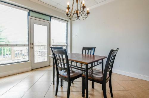Apartamento Condo Overlooking The Marina At River Rocks Landing