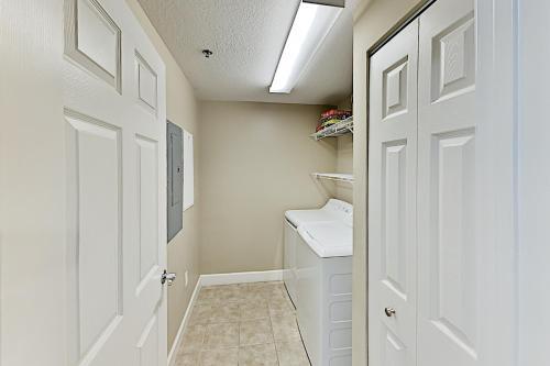 Apartamento Gulf-front Getaway - Pools, Hot Tub - Steps To Sand Condo