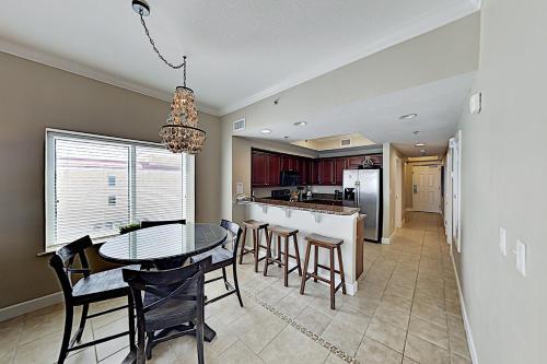 Apartamento Gulf-front Getaway - Pools, Hot Tub - Steps To Sand Condo