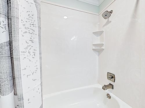 Apartamento New Listing! Remodeled Beach Retreat With 2 Units Duplex