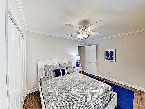 Apartamento New Listing! Remodeled Beach Retreat With 2 Units Duplex