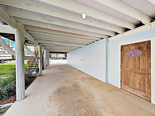 Apartamento New Listing! Remodeled Beach Retreat With 2 Units Duplex