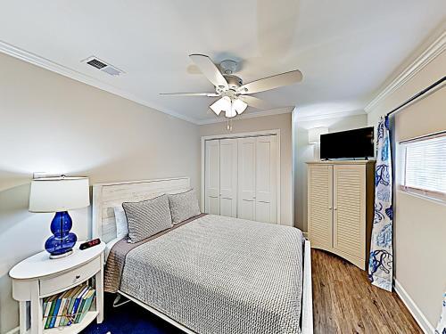 Apartamento New Listing! Remodeled Beach Retreat With 2 Units Duplex