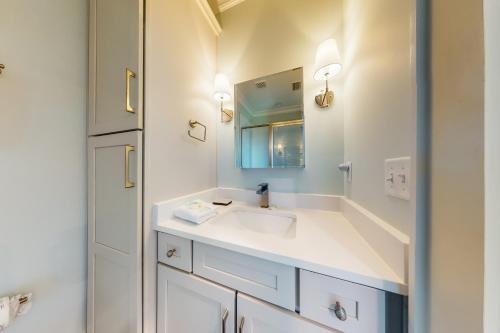 West Side Cottage #q - Coastal Casa