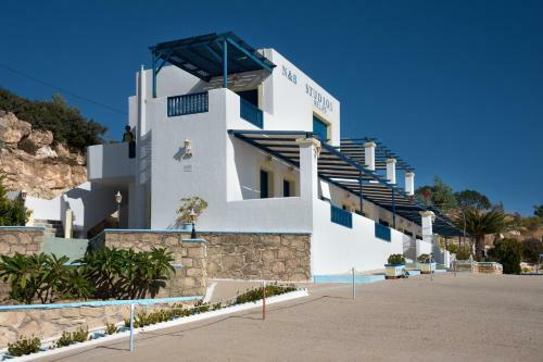 Aparthotel B & N Melas Studios