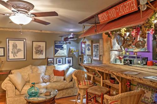 Charming Tree House Cottage On Lookout Mountain!