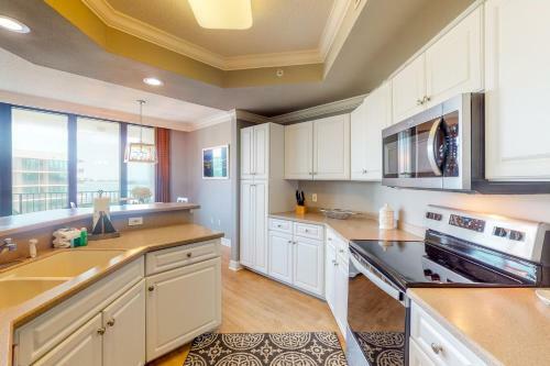 Phoenix On The Bay I #1408