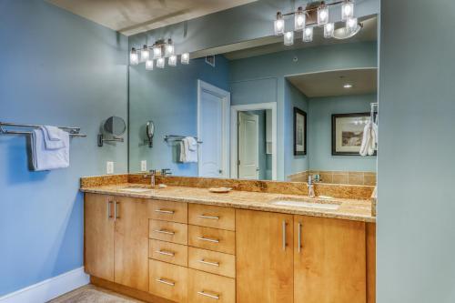 Turquoise Place 2707c