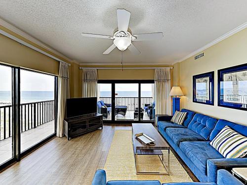 Apartamento New Listing! Beachfront Corner-unit With Pools Condo