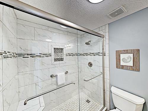 Apartamento New Listing! Beachfront Corner-unit With Pools Condo