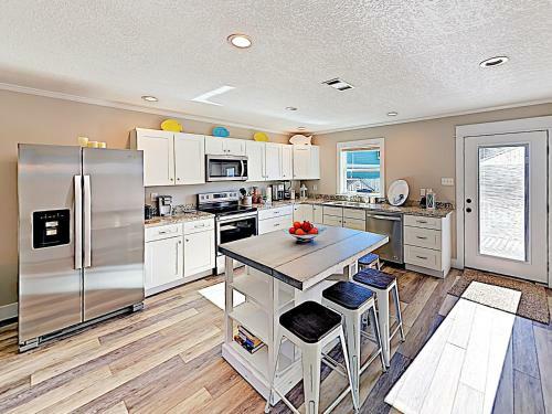 New Listing! Coastal Remodel ? Near Bay Home