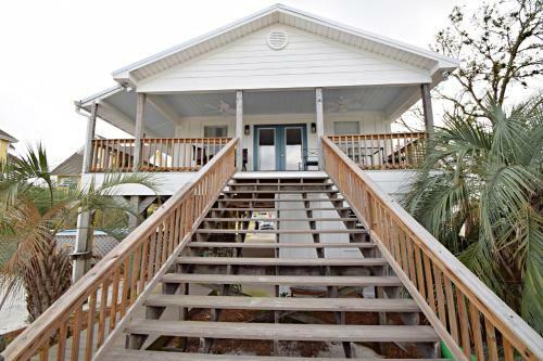 Cute Beach Cottage Home