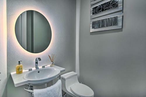 Modern Anchorage Townhome - By Delaney Park Strip!