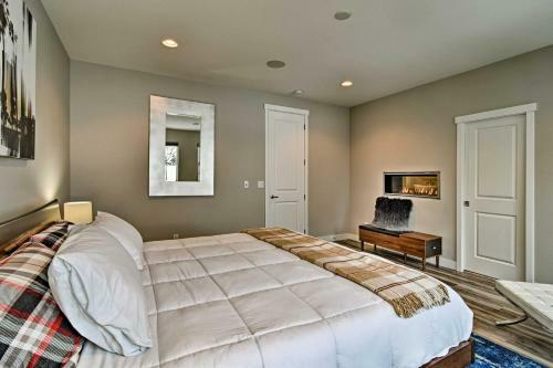 Modern Anchorage Townhome - By Delaney Park Strip!
