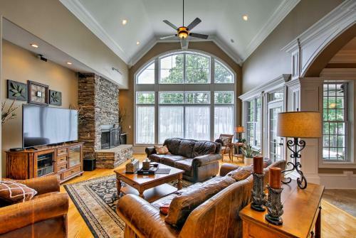 8,300 Sq Ft Guntersville Lake Home With Dock!