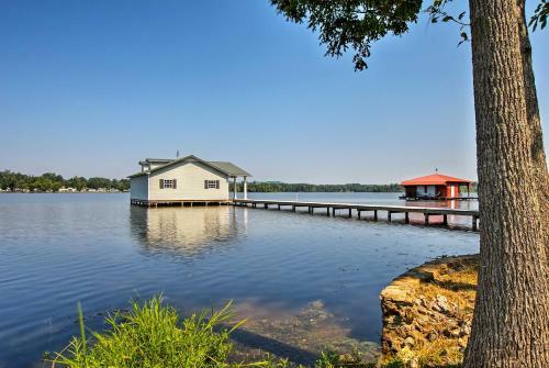 8,300 Sq Ft Guntersville Lake Home With Dock!