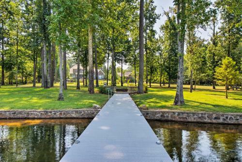 8,300 Sq Ft Guntersville Lake Home With Dock!