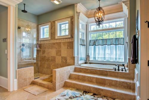 8,300 Sq Ft Guntersville Lake Home With Dock!
