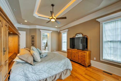 8,300 Sq Ft Guntersville Lake Home With Dock!