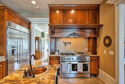 8,300 Sq Ft Guntersville Lake Home With Dock!