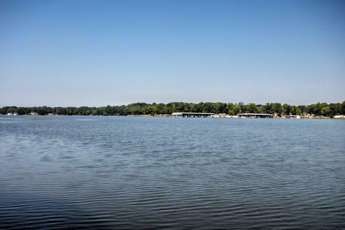8,300 Sq Ft Guntersville Lake Home With Dock!