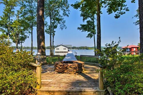8,300 Sq Ft Guntersville Lake Home With Dock!