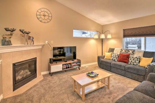 Accommodating Anchorage Abode Near Jewel Lake