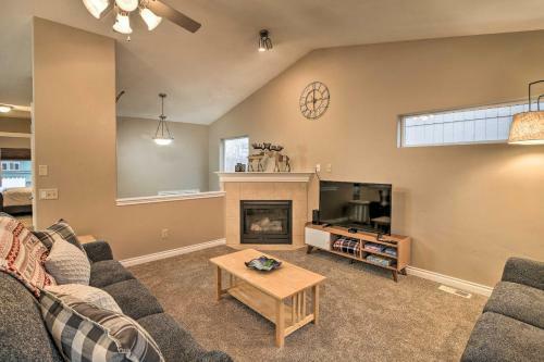 Accommodating Anchorage Abode Near Jewel Lake