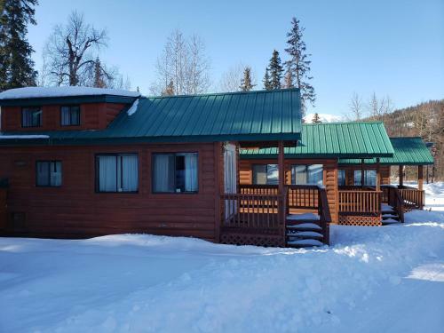 Gwin's Lodge & Roadhouse
