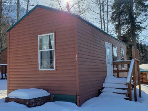 Gwin's Lodge & Roadhouse