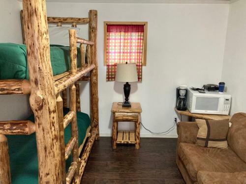 Gwin's Lodge & Roadhouse