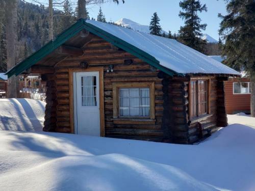 Gwin's Lodge & Roadhouse