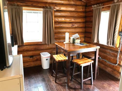 Gwin's Lodge & Roadhouse