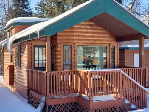 Gwin's Lodge & Roadhouse