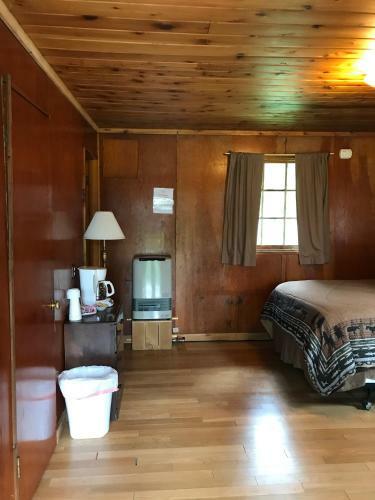 Gwin's Lodge & Roadhouse