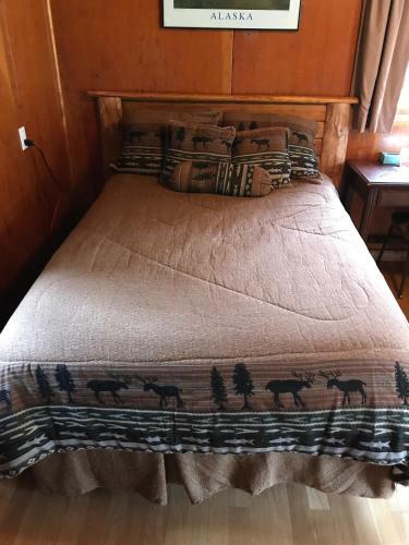 Gwin's Lodge & Roadhouse
