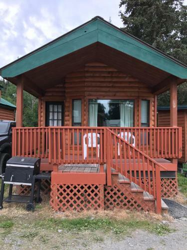 Gwin's Lodge & Roadhouse
