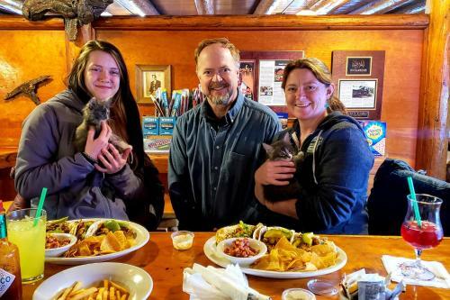 Gwin's Lodge & Roadhouse