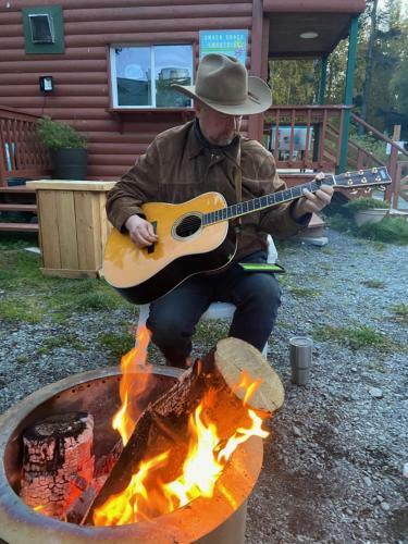 Gwin's Lodge & Roadhouse