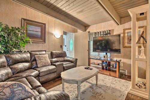 Waterfront House With Glacial Views - Near Downtown!